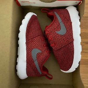 Brand New Roshe Run size 6